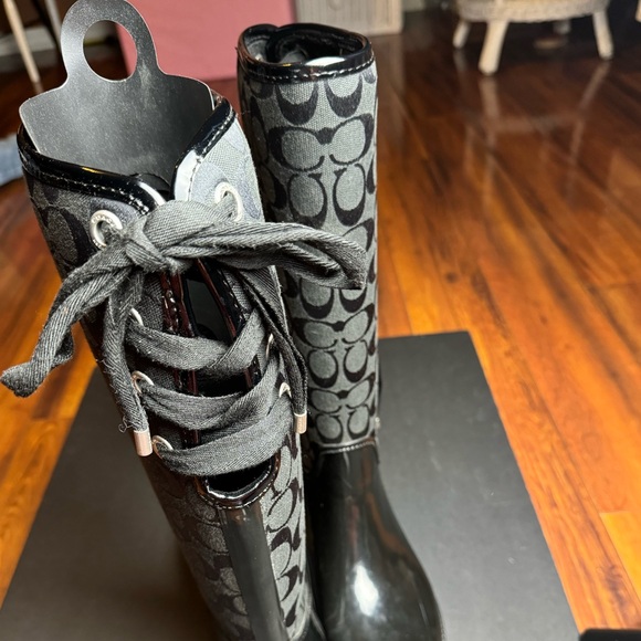 COACH RAIN BOOTS
Women size 10, in great condition. - Picture 3 of 4